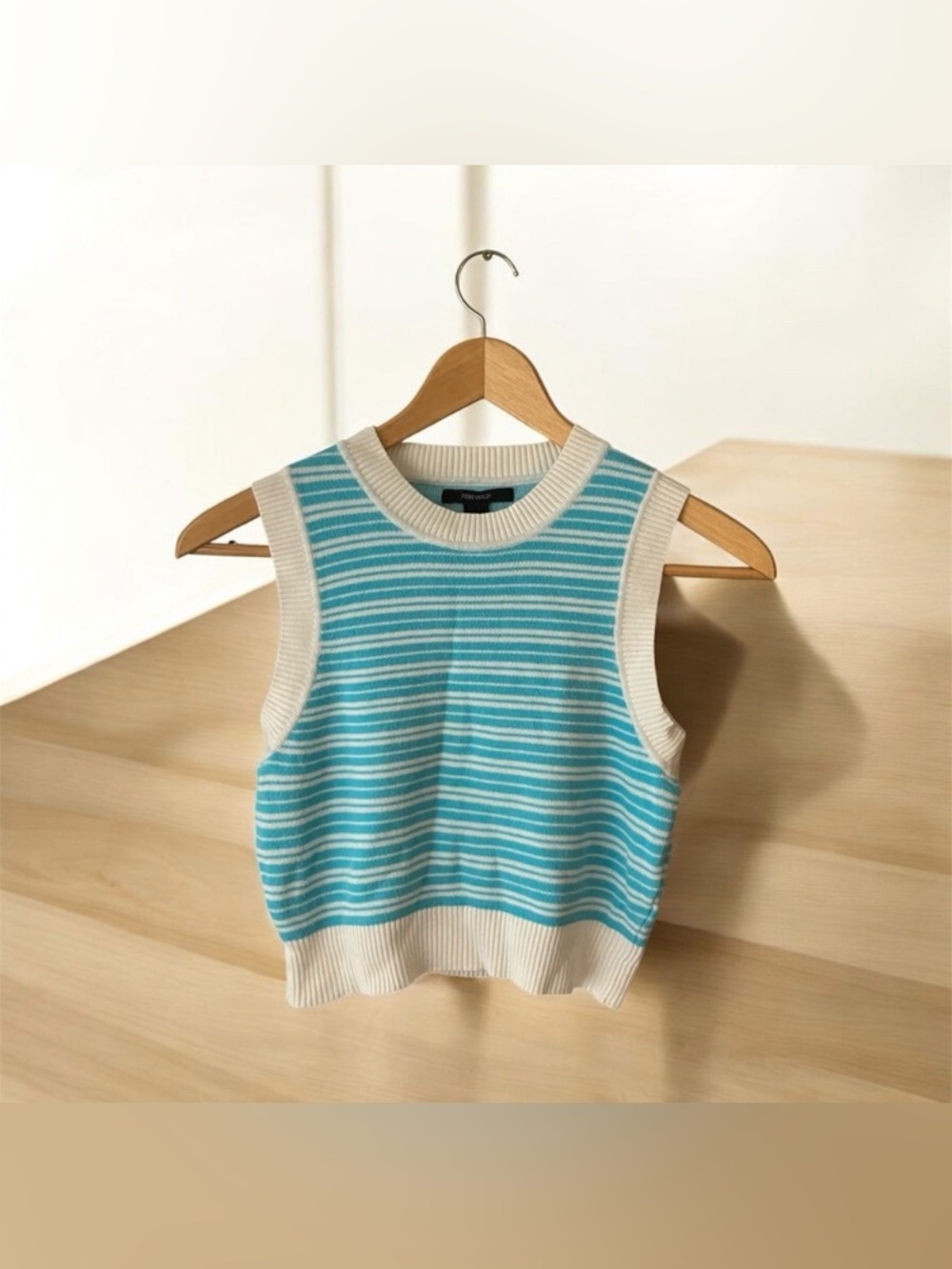 Forever 21 Women's White & Blue Striped Cropped Sweater Vest Medium Sleeveless